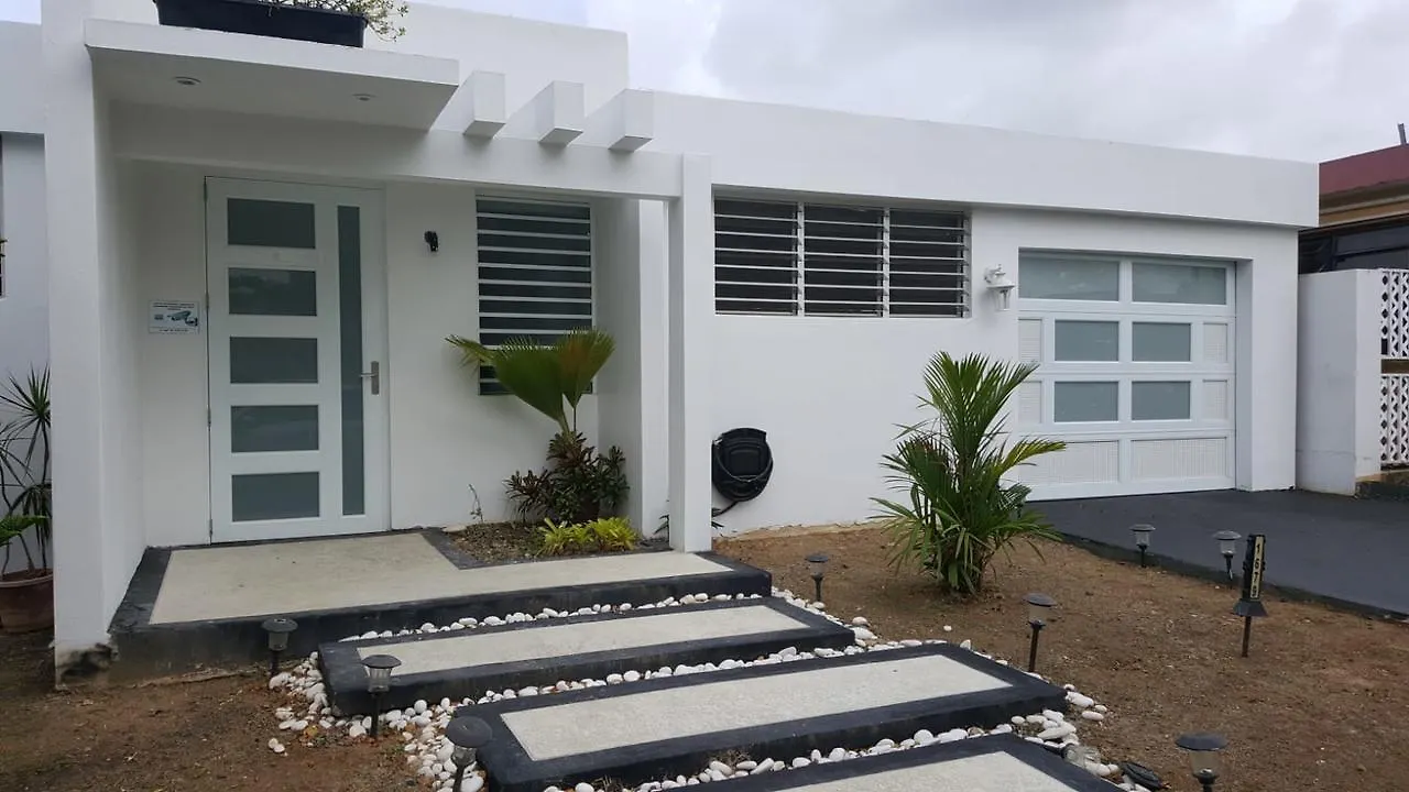 Black & White Comfort House San Juan 0*,
