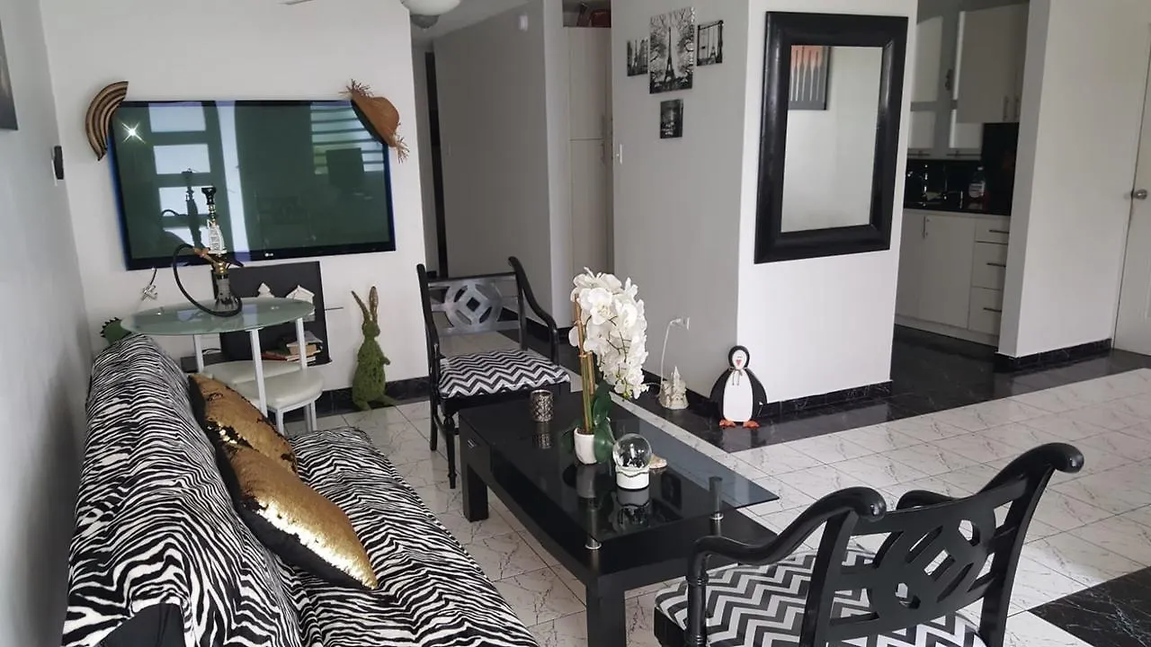 Black & White Comfort House San Juan